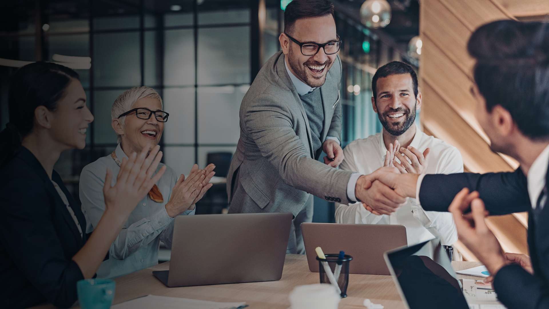 Business owner and insurance agent discussing commercial insurance in Cyprus
